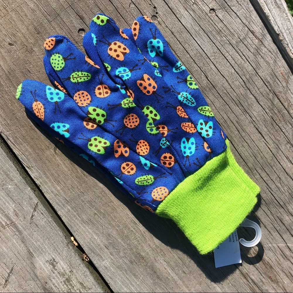 - Ladybug Print Kids Gardening Gloves! NEW!
